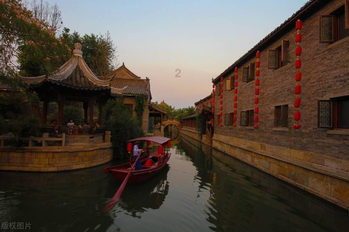 200年出1个的美神,是怎么从出身豪门混到四处流浪的